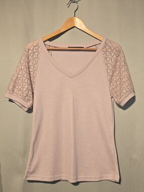 Meerokety Light Pink V-Neck Knit Top with Lace Sleeves